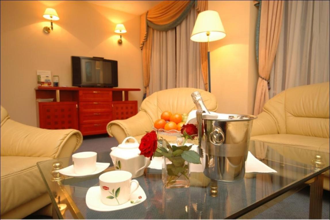 Hotel Kongresowy Келце Екстериор снимка